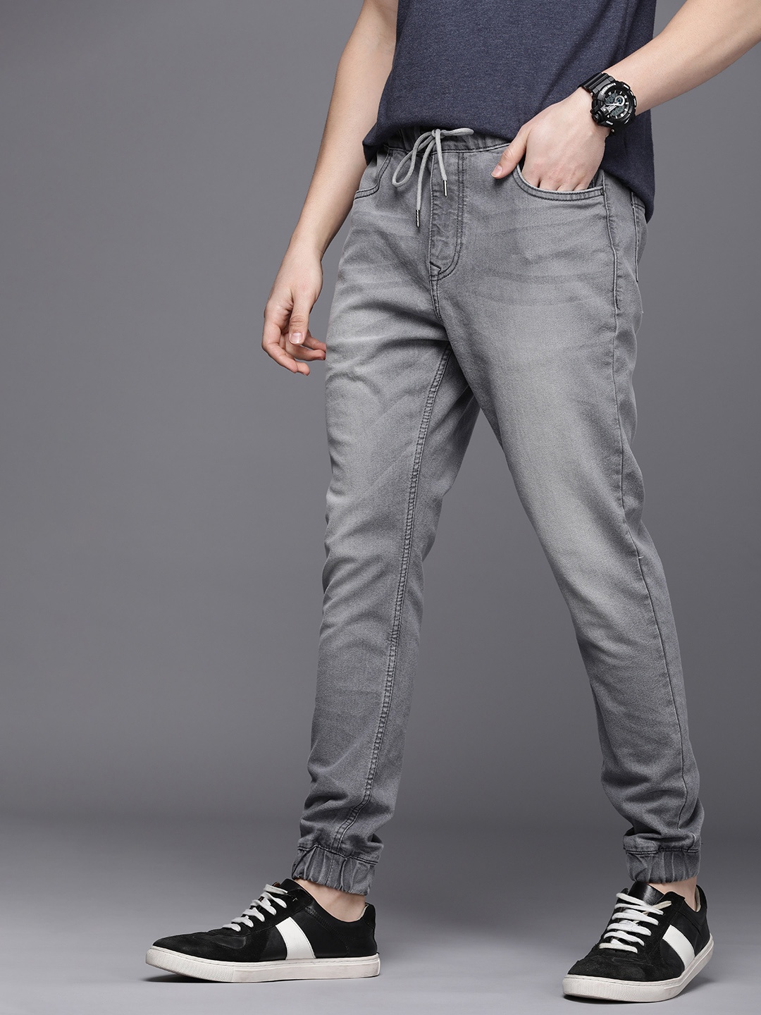 

WROGN Men Heavy Fade Stretchable Jogger Jeans, Grey