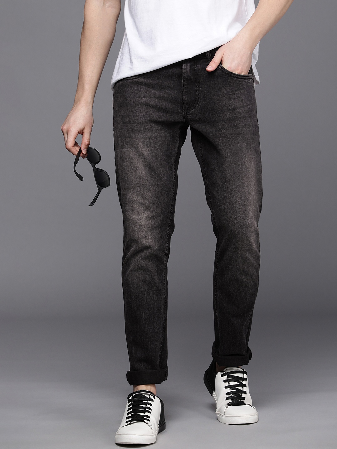 

WROGN Men Slim Fit Light Fade Stretchable Jeans, Grey