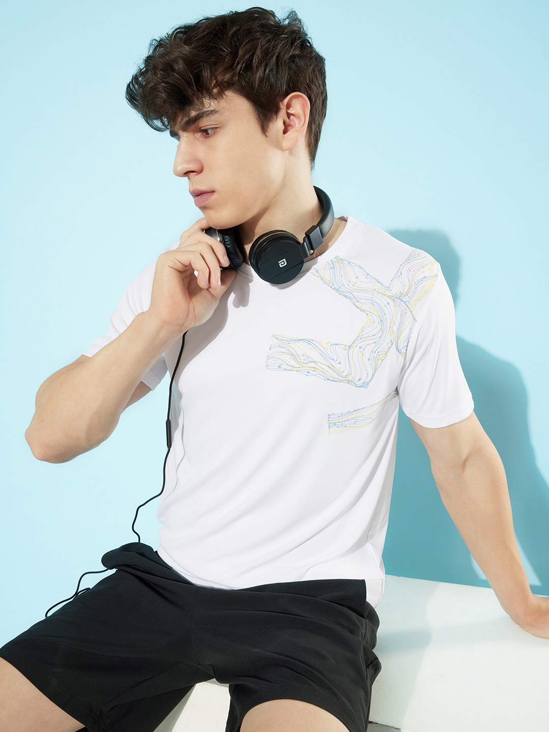 

WROGN ACTIVE Men Snow White Brand Logo Printed Slim Fit Reimagined Logo Tee T-shirt
