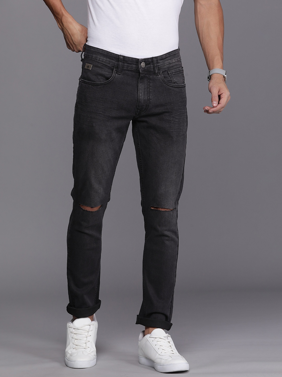 

WROGN Men Mid-Rise Slim Fit Mildly Distressed Light Fade Stretchable Jeans, Black