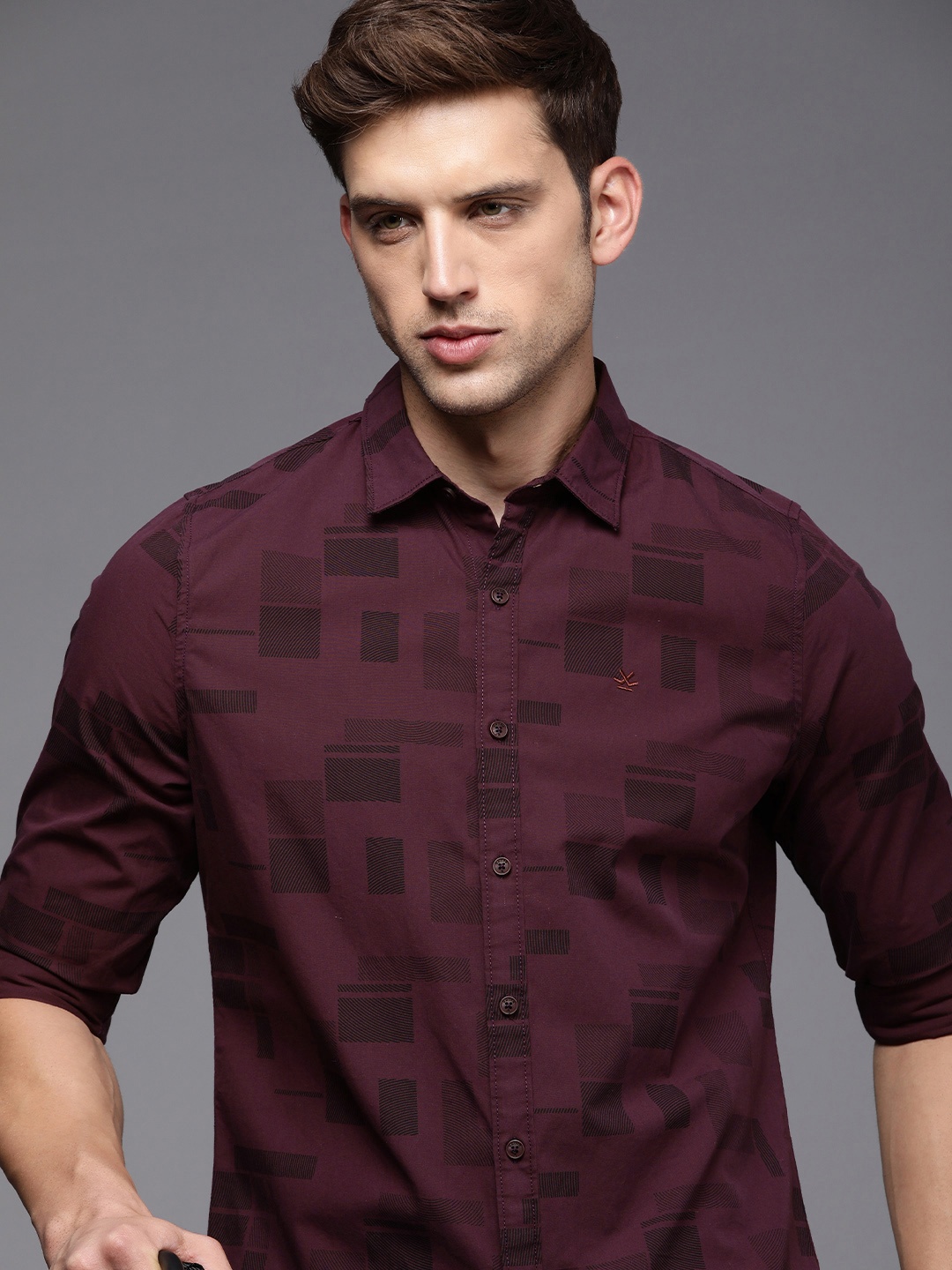 

WROGN Slim Fit Geometric Printed Pure Cotton Casual Shirt, Purple