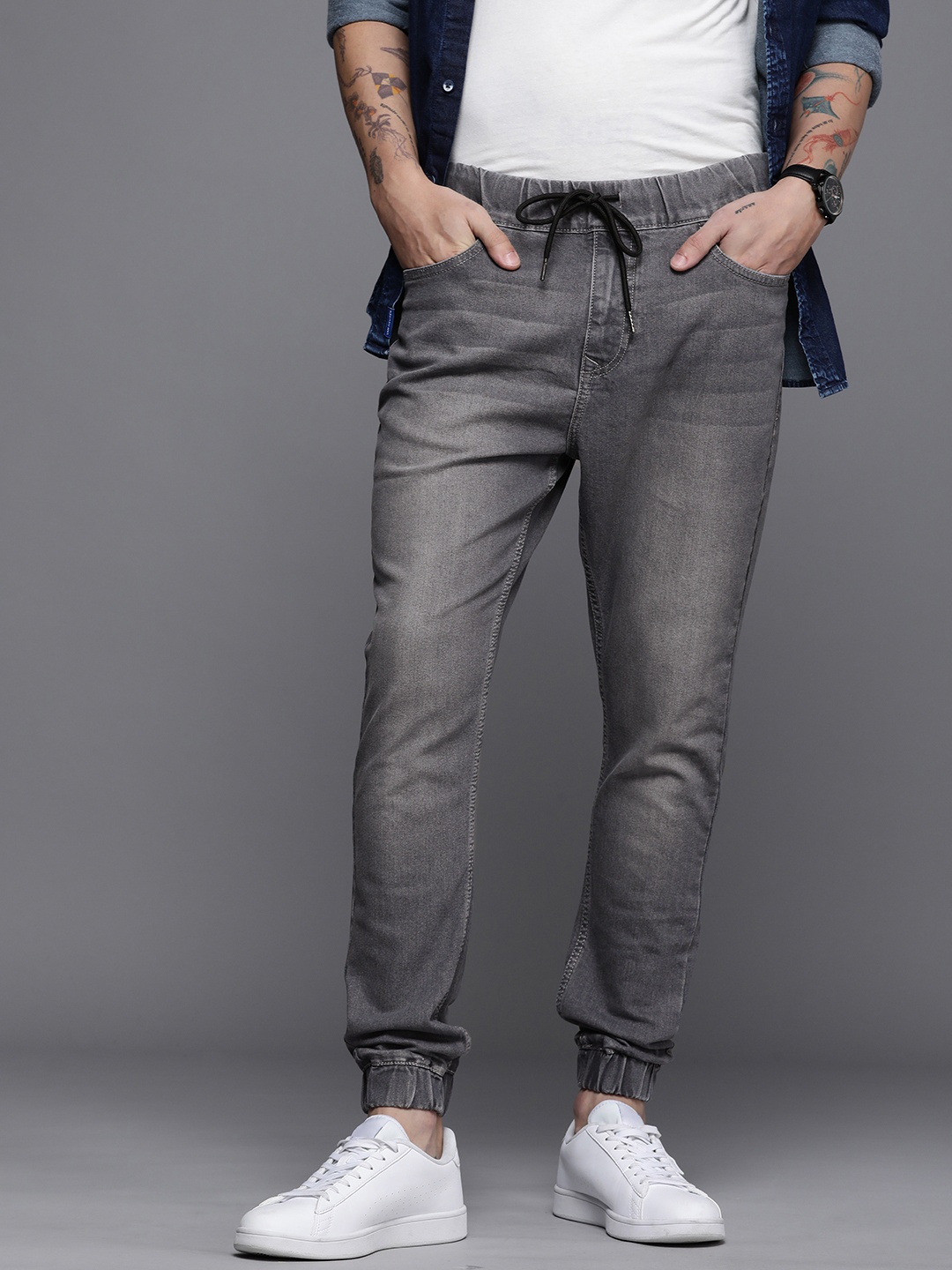 

WROGN Men Denim Joggers, Grey