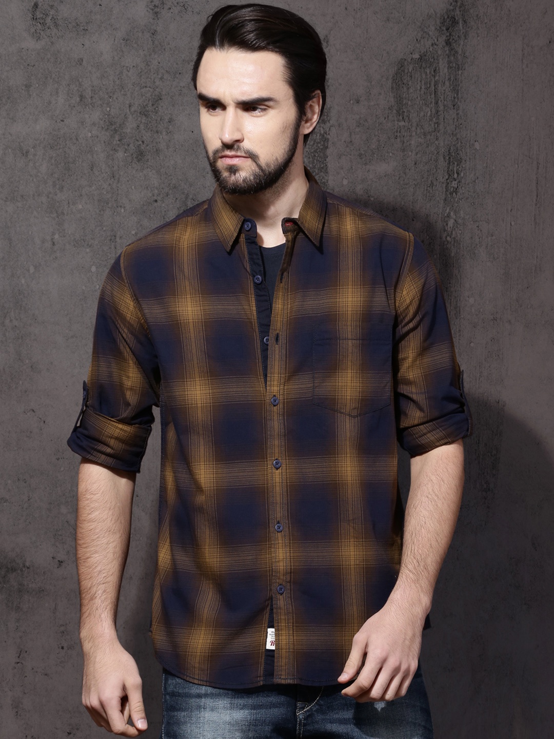 

Roadster Men Navy Blue & Khaki Regular Fit Shadow Checks Casual Shirt