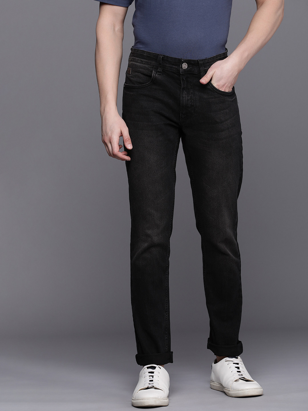 

WROGN Men Slim Fit Mid-Rise Clean Look Light Fade Stretchable Jeans, Black
