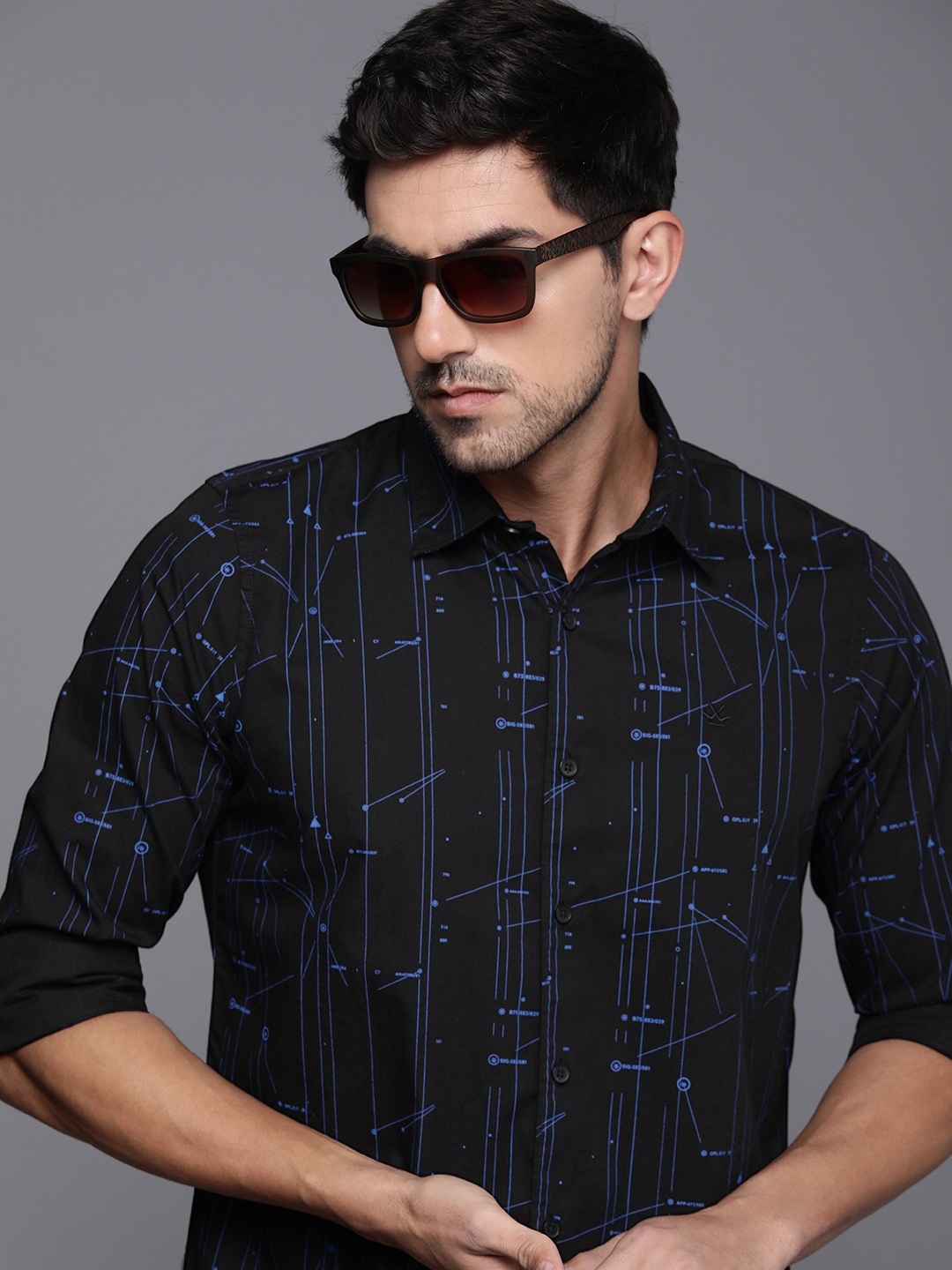 

WROGN Men Slim Fit Geometric Opaque Printed Pure Cotton Casual Shirt, Black