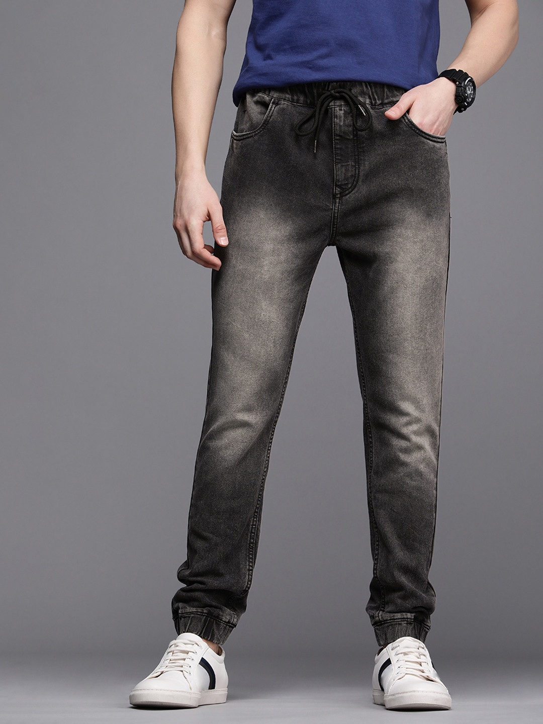 

WROGN Men Black Jogger Heavy Fade Stretchable Jeans