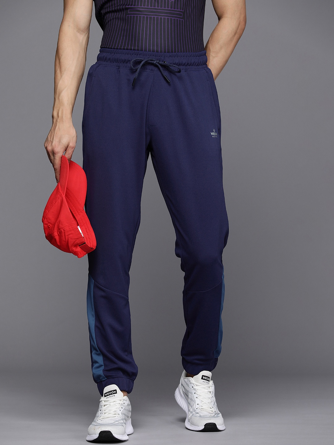 

WROGN ACTIVE Men Dry Pro Colourblocked Mid Rise Knitted Sports Joggers, Navy blue