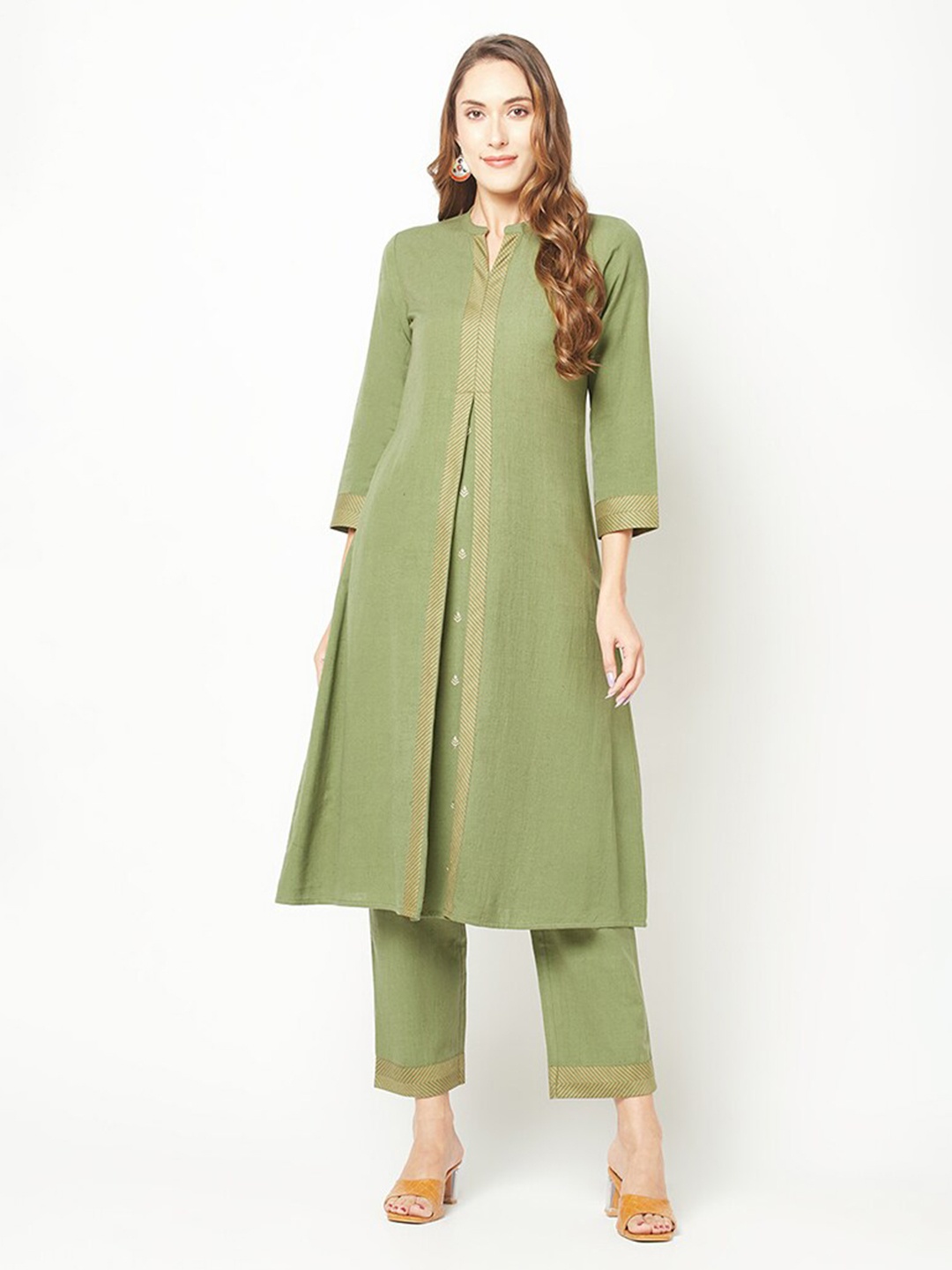 

BARARA ETHNIC Mandarin Collar Layered A-Line Kurta With Trousers, Green