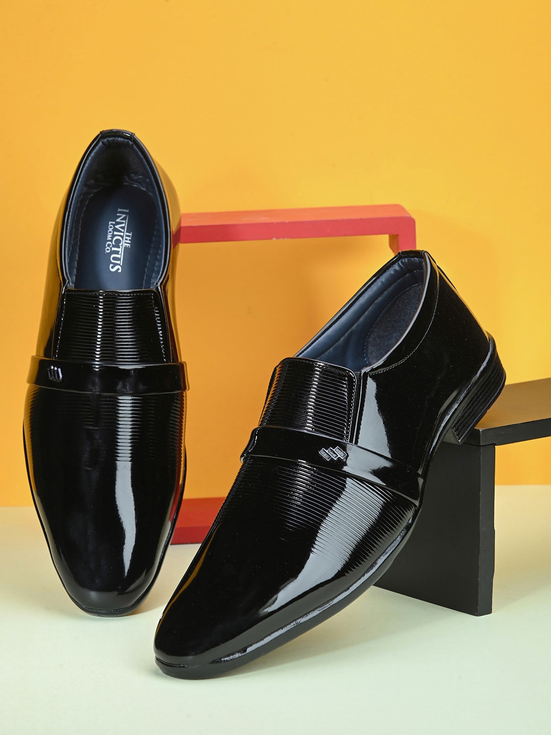 

INVICTUS Men Textured Formal Slip-On Shoes, Black
