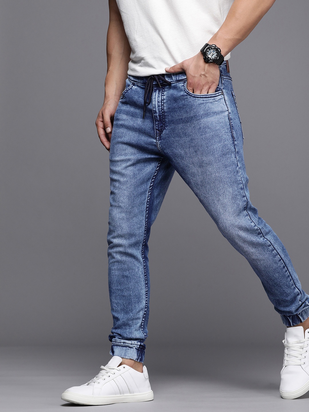 

WROGN Men Light Fade Stretchable Jogger Jeans, Blue