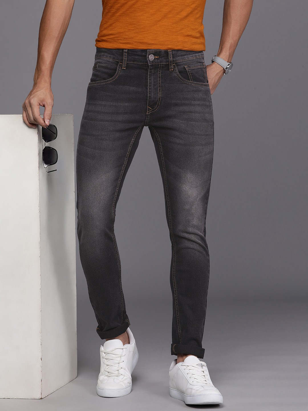 

WROGN Men Slim Fit Heavy Fade Stretchable Jeans, Grey