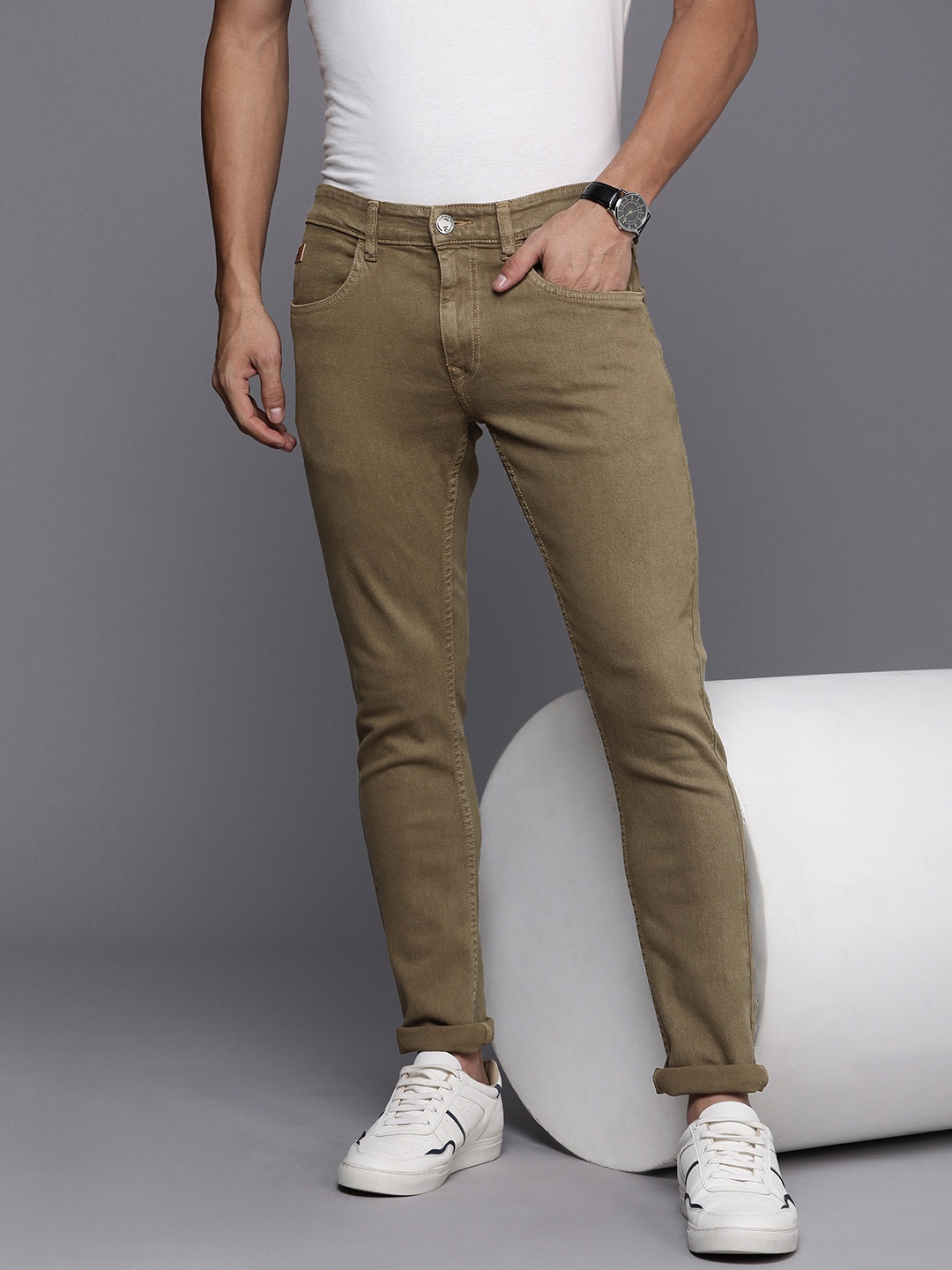 

WROGN Men Slim Fit Stretchable Mid-Rise Jeans, Brown