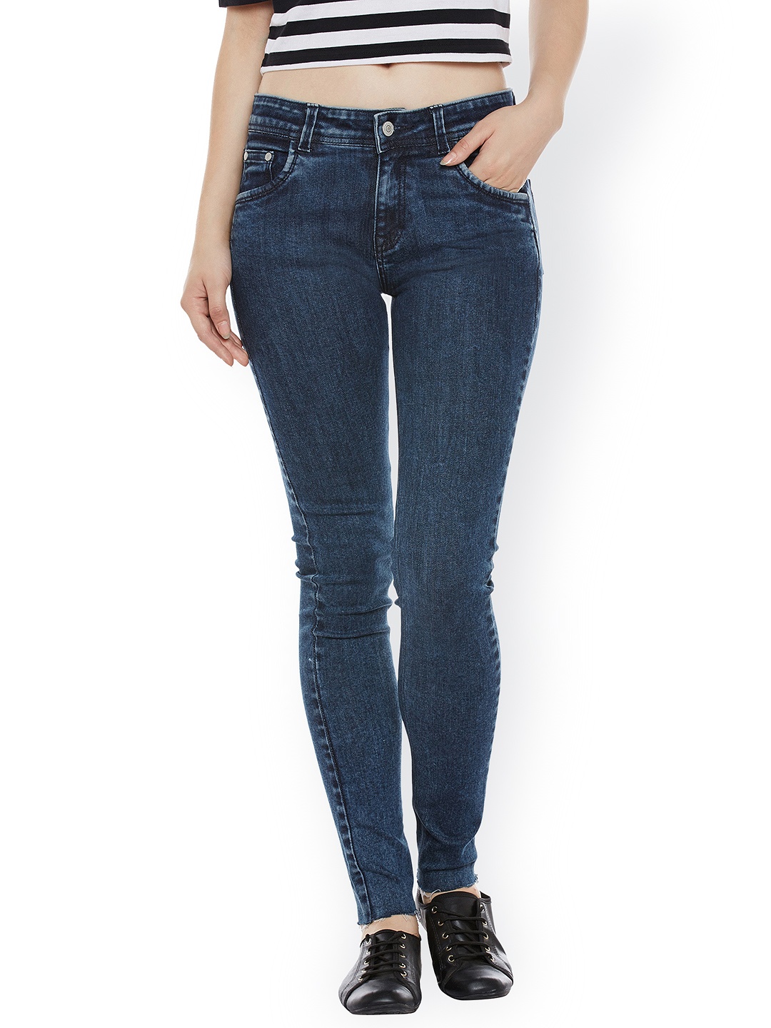 

Miss Chase Women Blue Relaxed Fit Mid-Rise Clean Look Jeans