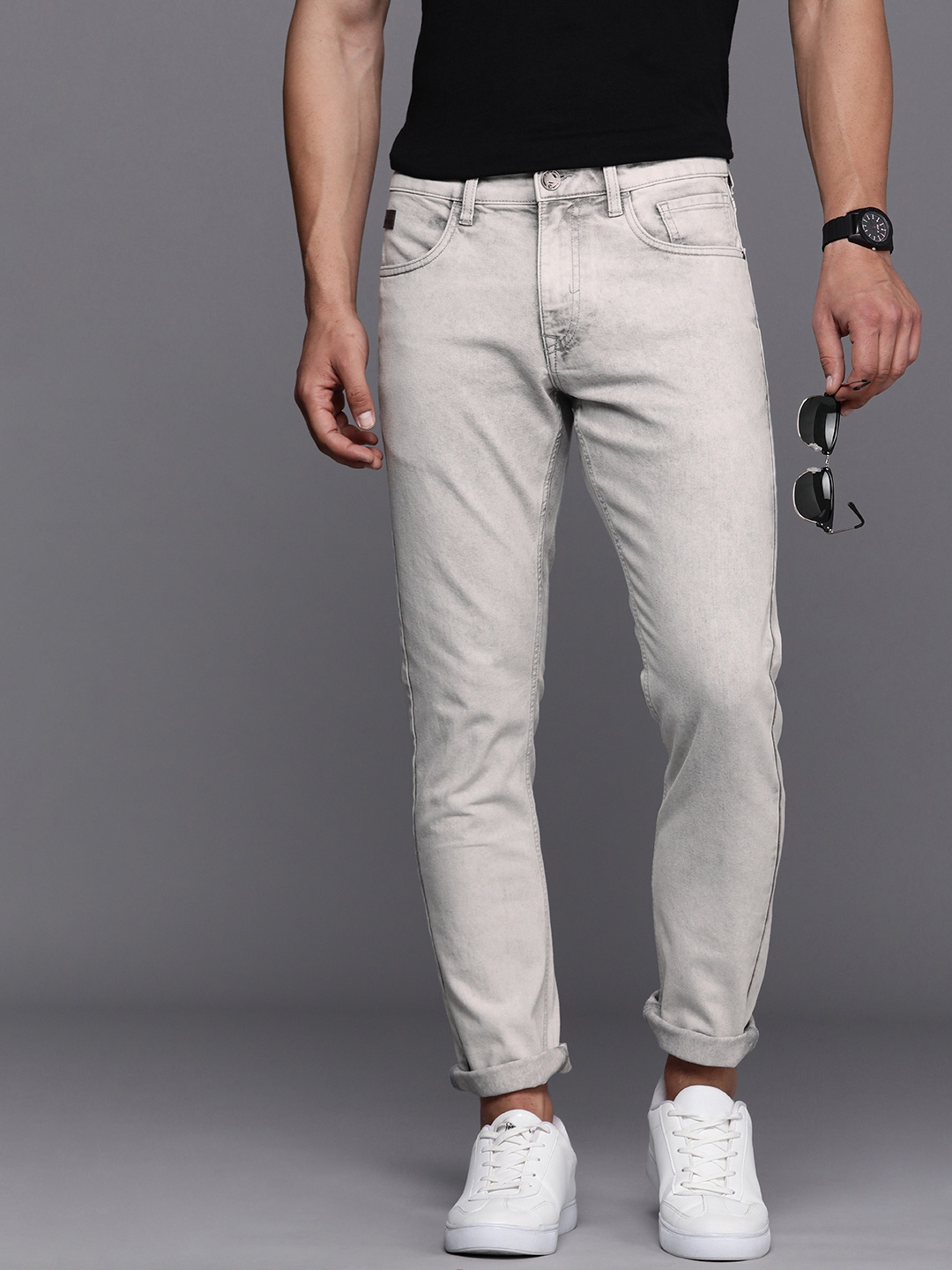 

WROGN Men Slim Fit Heavy Fade Stretchable Jeans, Grey