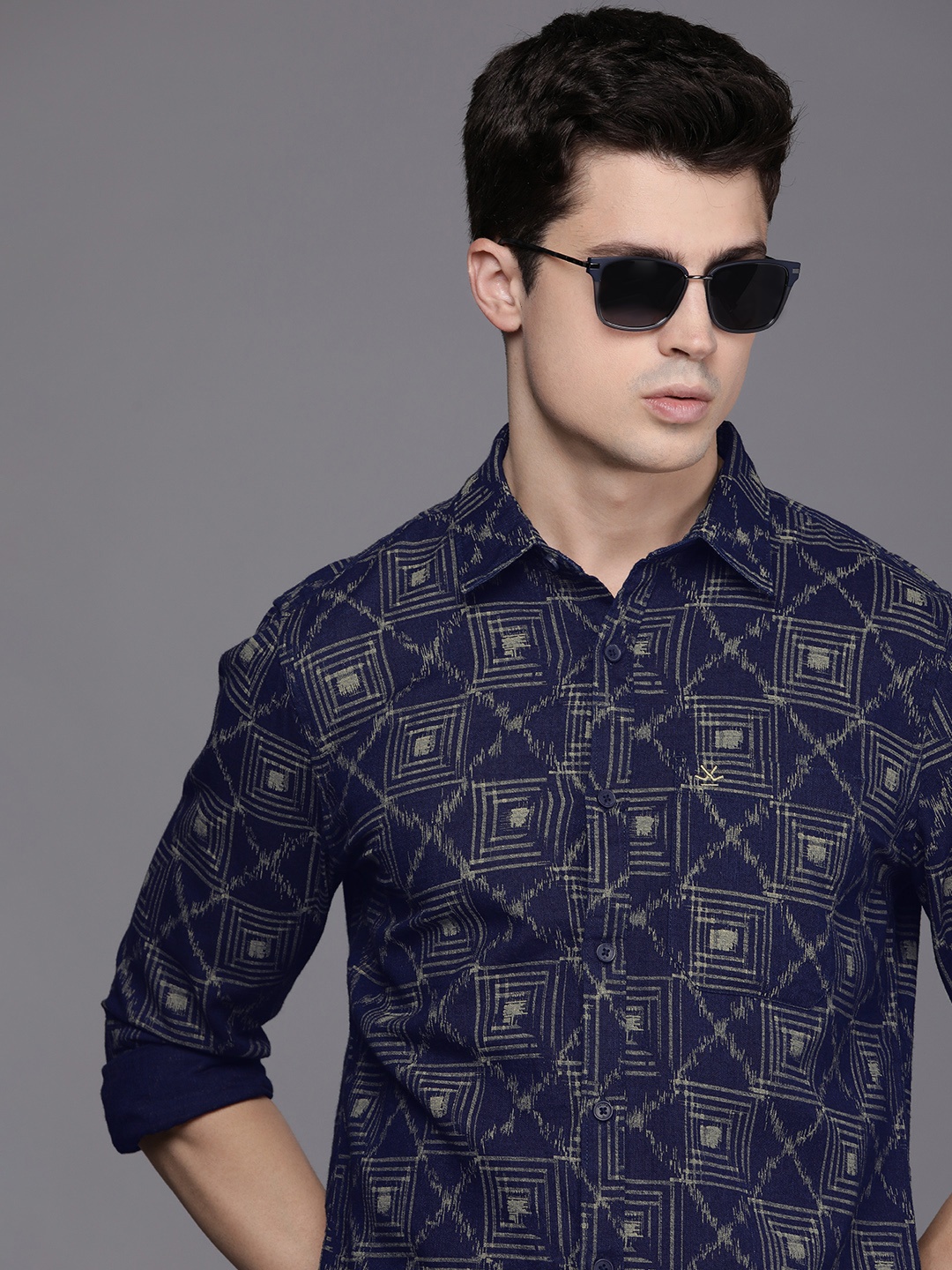 

WROGN Geometric Printed Slim Fit Pure Cotton Casual Shirt, Navy blue