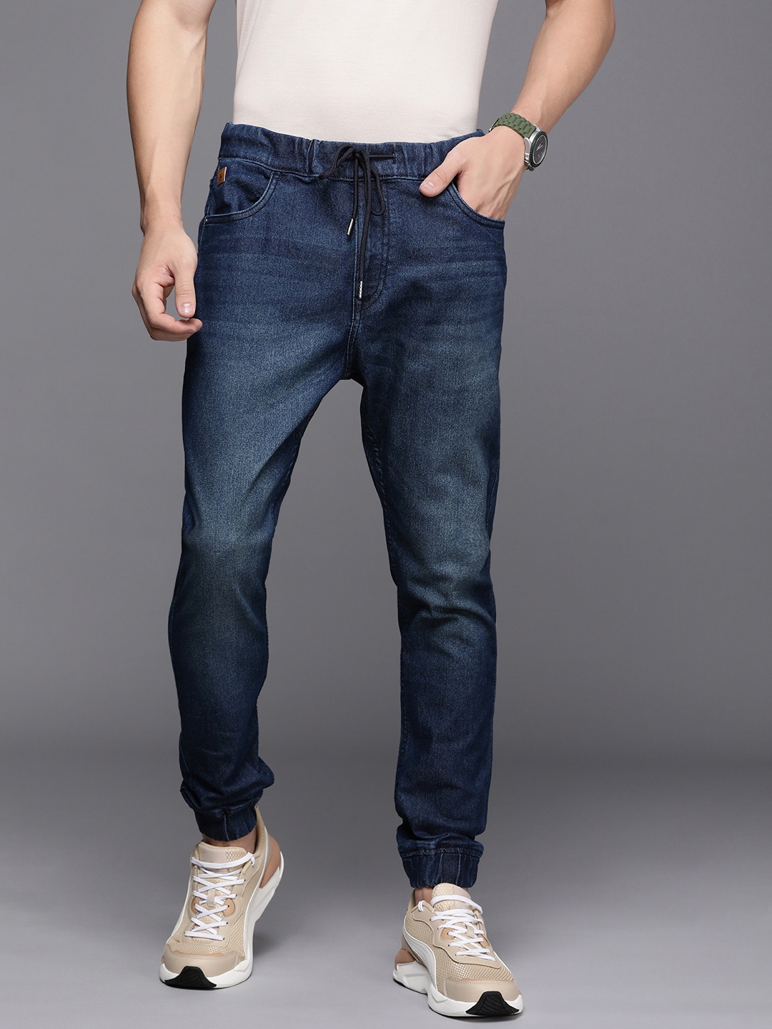 

WROGN Men Jogger Fit Light Fade Stretchable Jeans, Blue