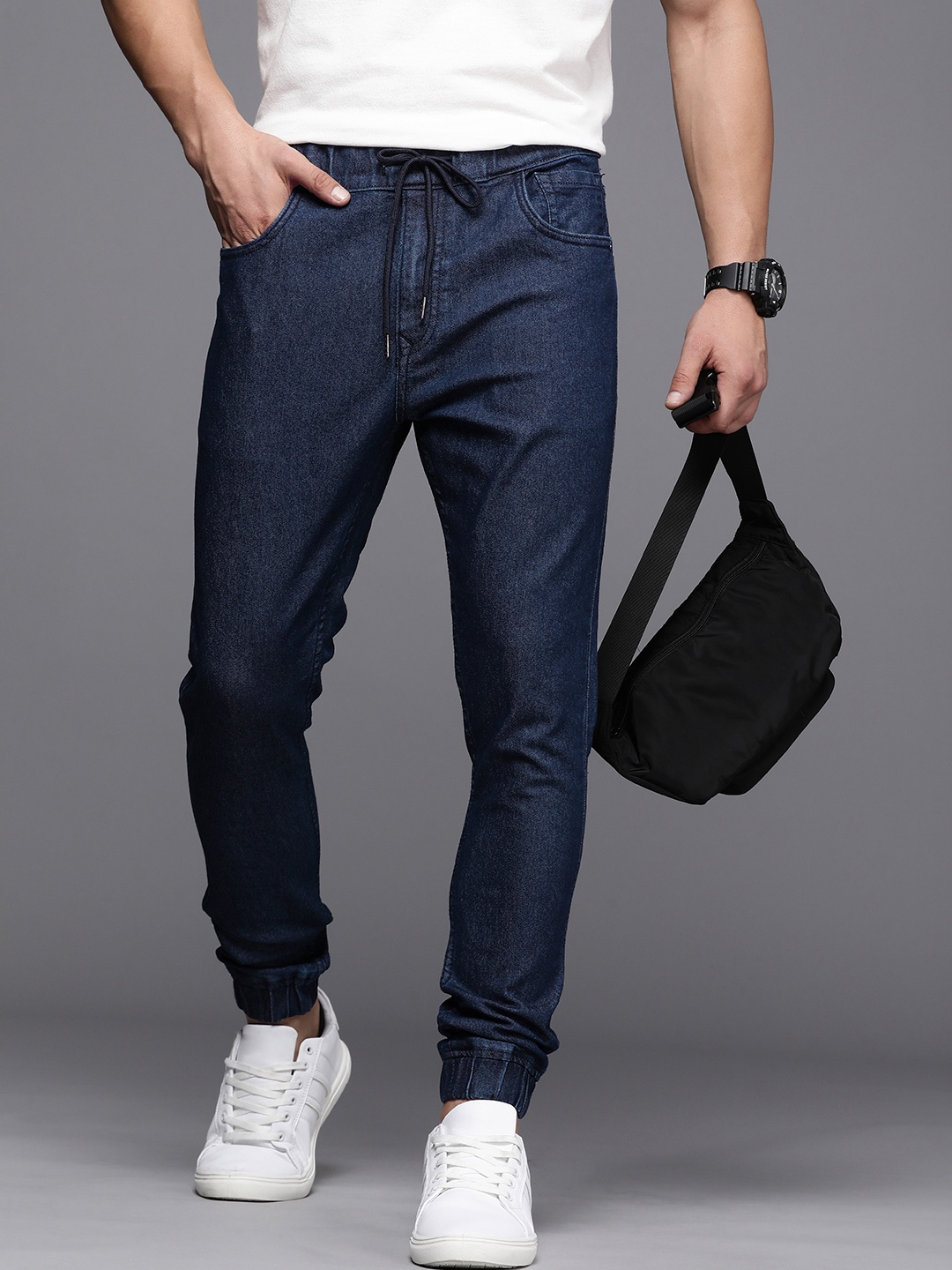 

WROGN Men Light Fade Stretchable Jogger Jeans, Navy blue