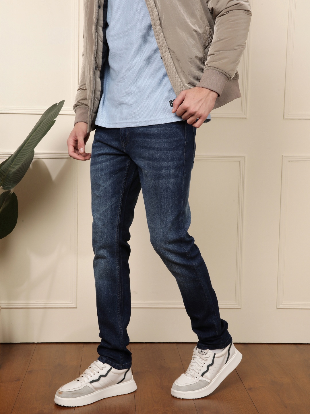 

WROGN Men Skinny Fit Heavy Fade Stretchable Jeans, Blue