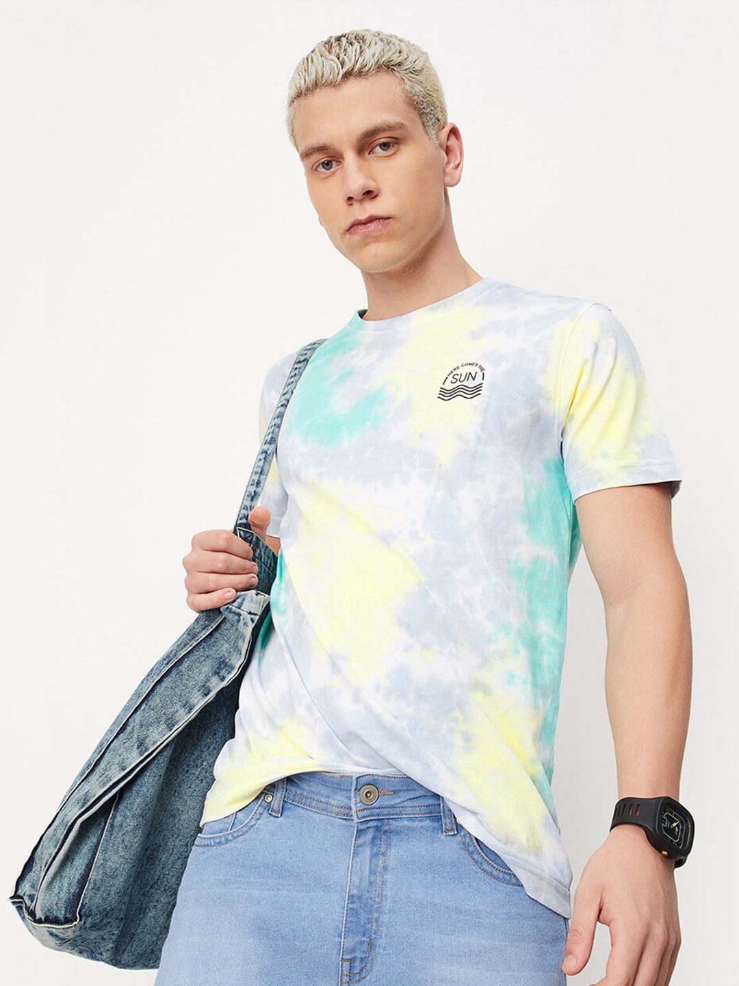 

max Abstract Printed Regular Fit T-shirt, Blue