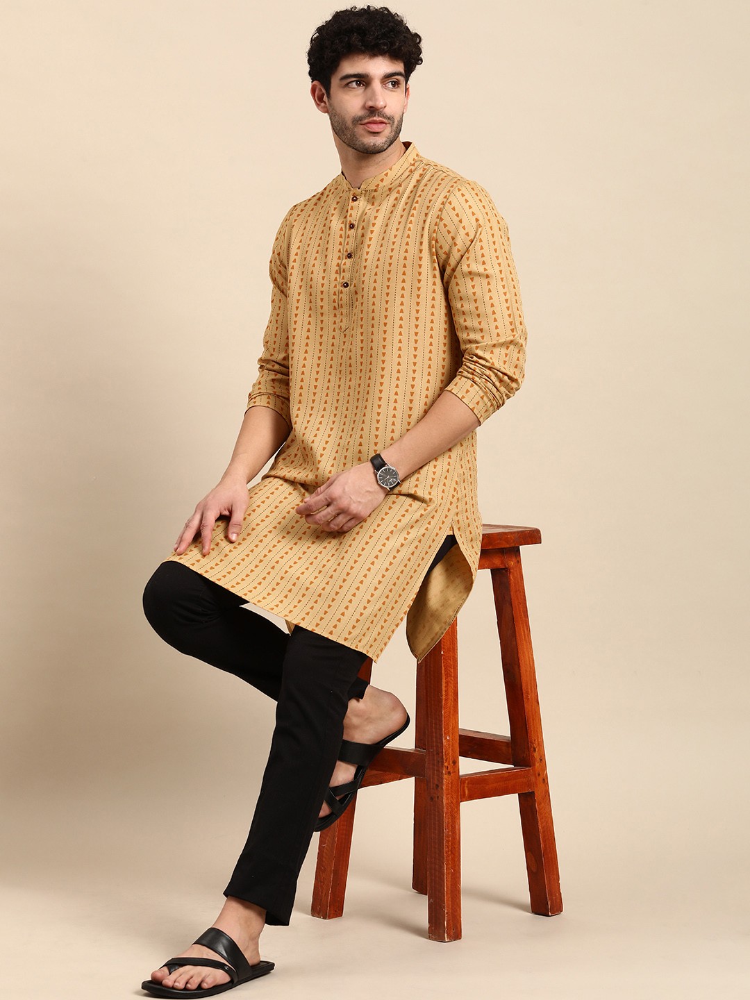 

Anouk Geometric Print & Striped Mandarin Collar Straight Kurta, Yellow
