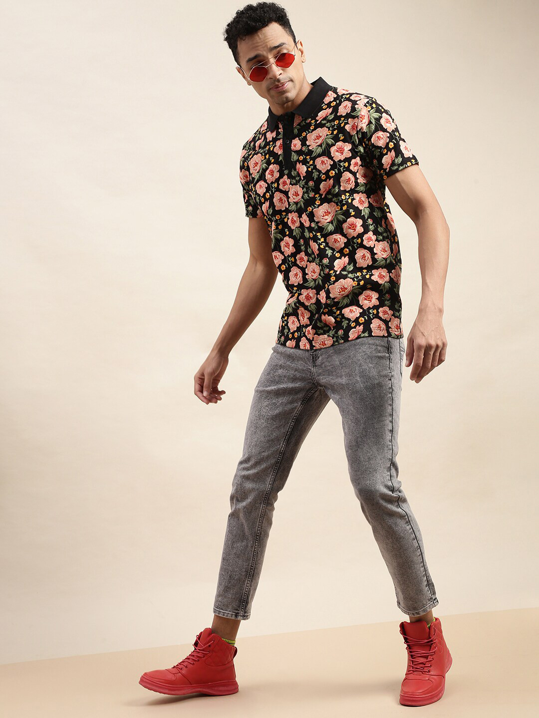 

VEIRDO Men Grey Original Slim Fit Low Distress Heavy Fade Jeans