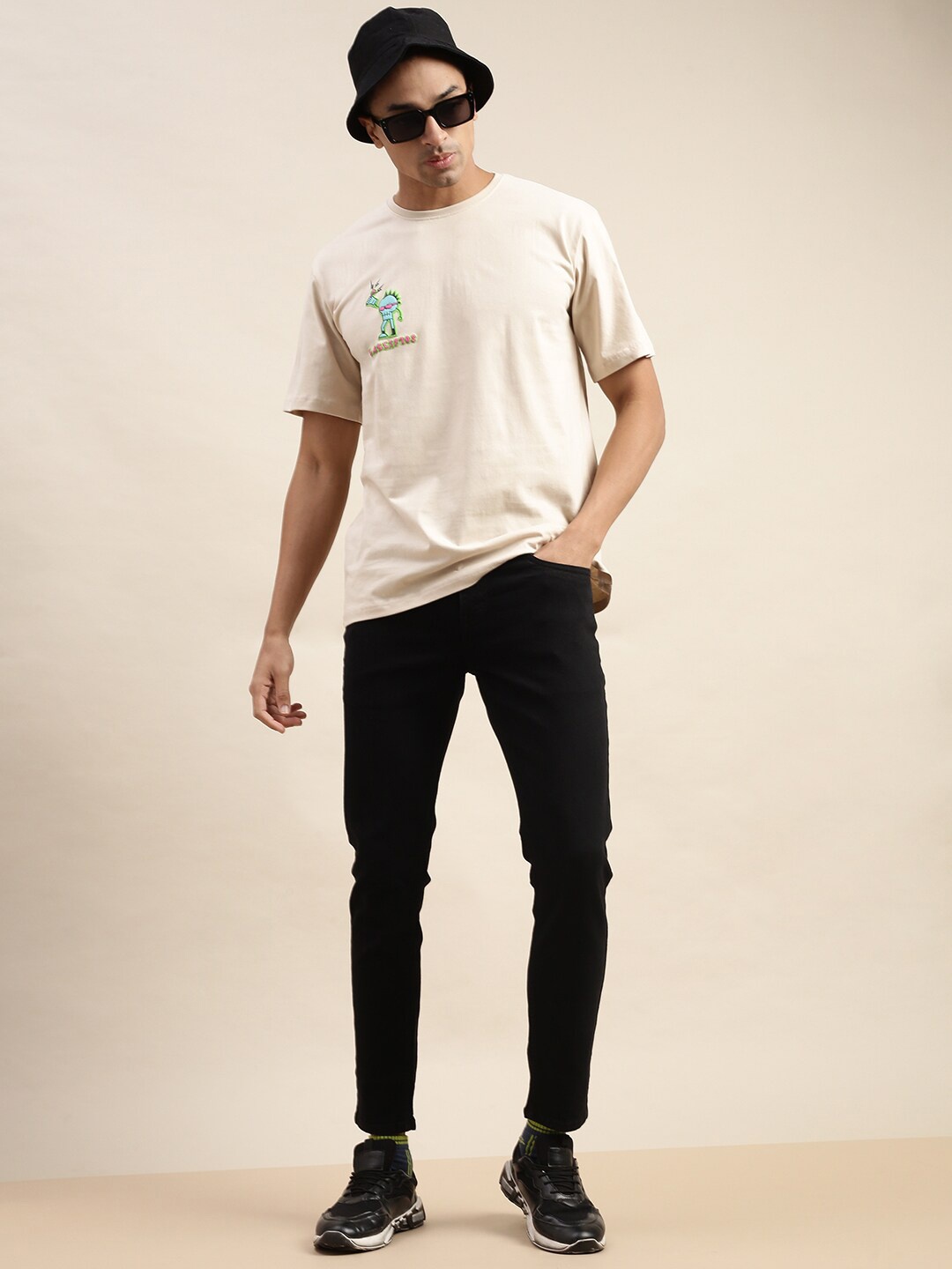 

VEIRDO Men Black Original Slim Fit Jeans