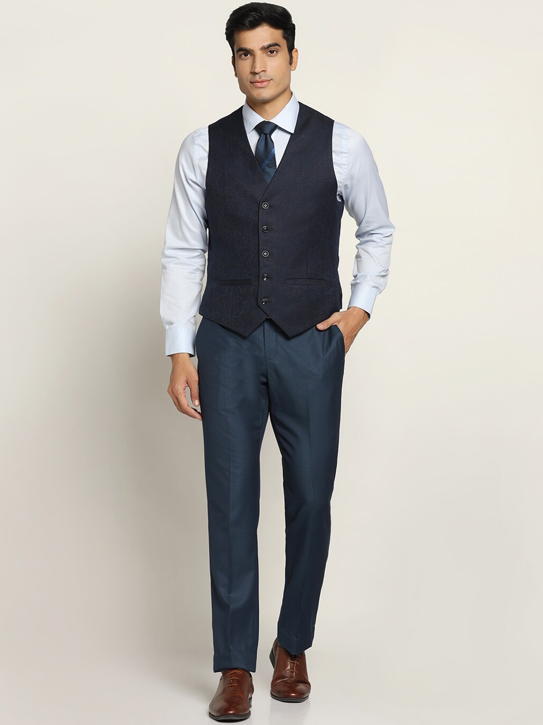 

Blackberrys Single Breasted Slim Fit Three Piece Formal Suit, Navy blue