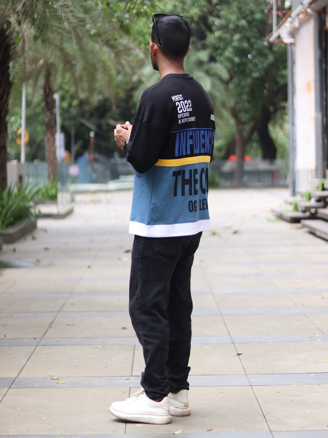 

Powerlook Black & Blue Typography Printed Drop-Shoulder Sleeves Oversize T-shirt