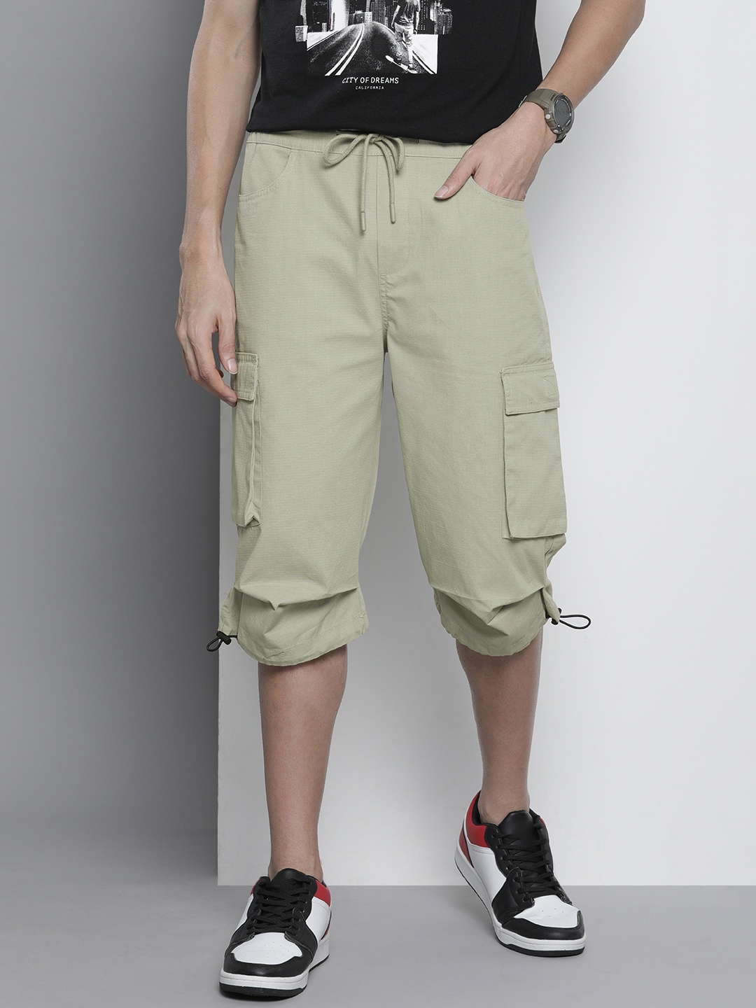 

The Indian Garage Co Men Green Loose Fit Cargo Shorts