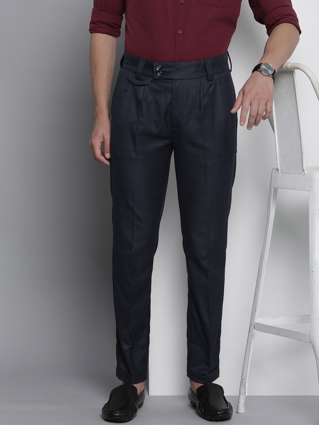 

The Indian Garage Co Men Checked Slim Fit Pleated Trousers, Navy blue