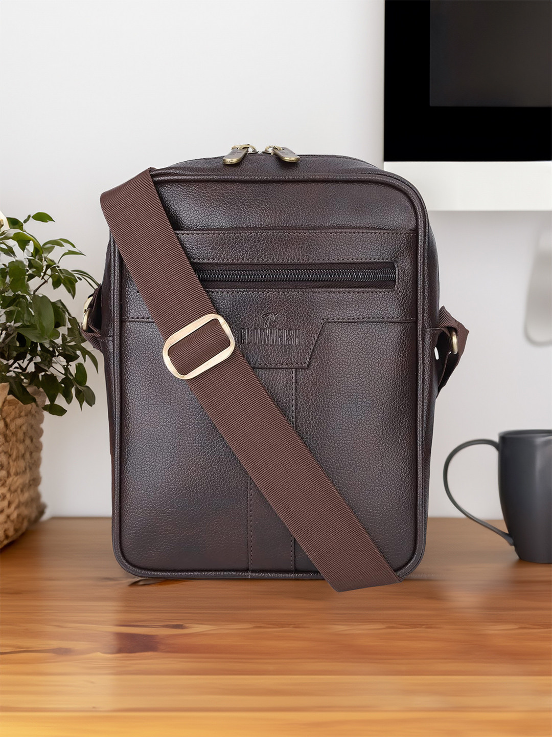 

THE CLOWNFISH Fiona Structured Sling Bag, Brown