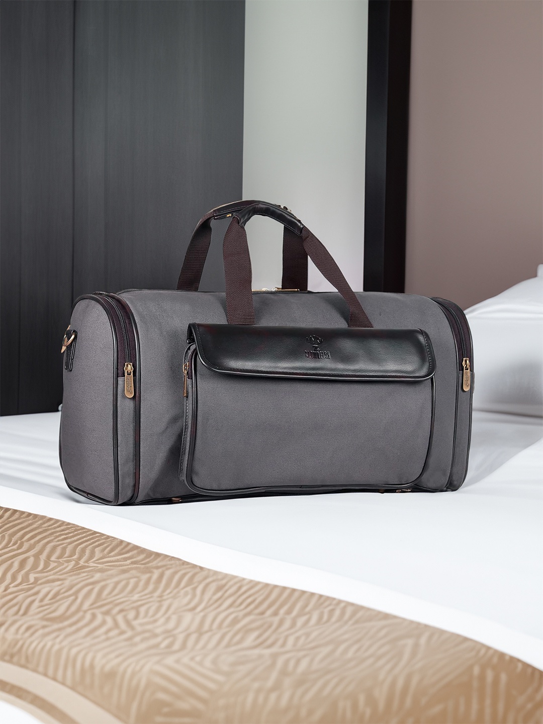 

THE CLOWNFISH Brand Logo Printed Medium Duffle Bag, Grey
