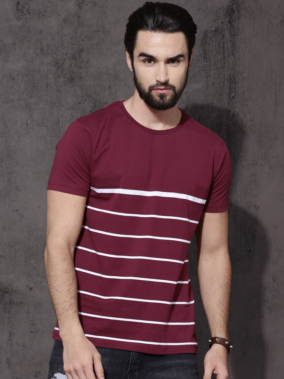 

Roadster Men Maroon White Striped Round Neck Pure Cotton T-shirt
