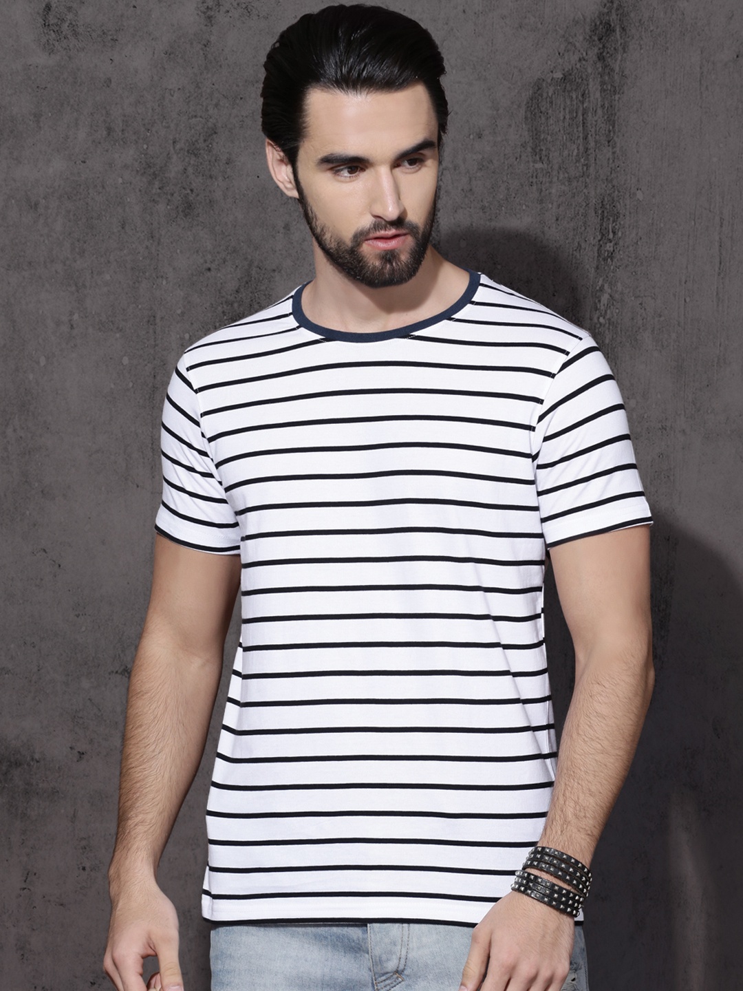 

Roadster Men White Black Striped Round Neck Pure Cotton T-shirt