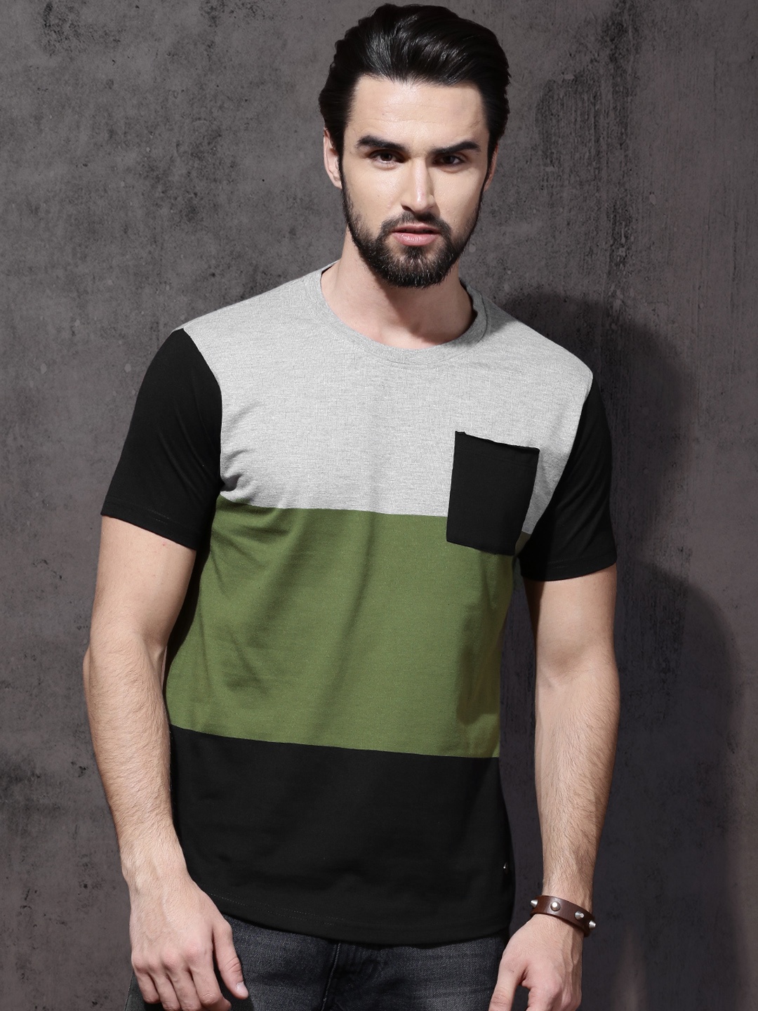

Roadster Men Olive Green & Black Colourblocked Round Neck T-shirt