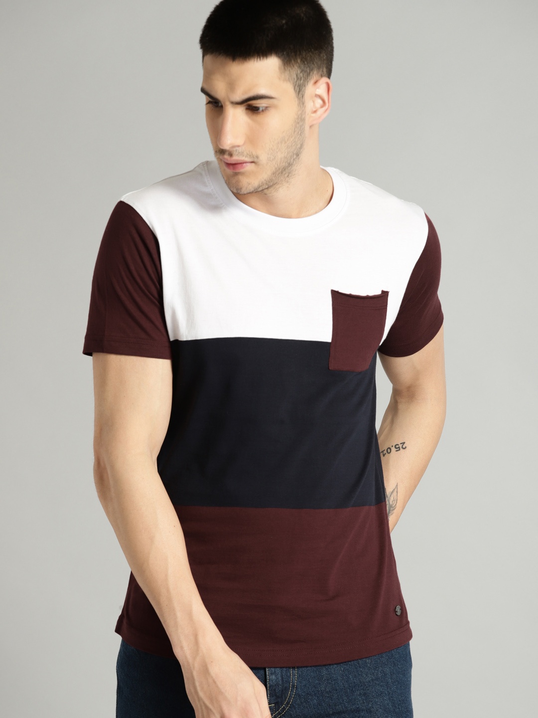 

Roadster Time Travlr Men White & Navy Blue Colourblocked Round Neck T-shirt