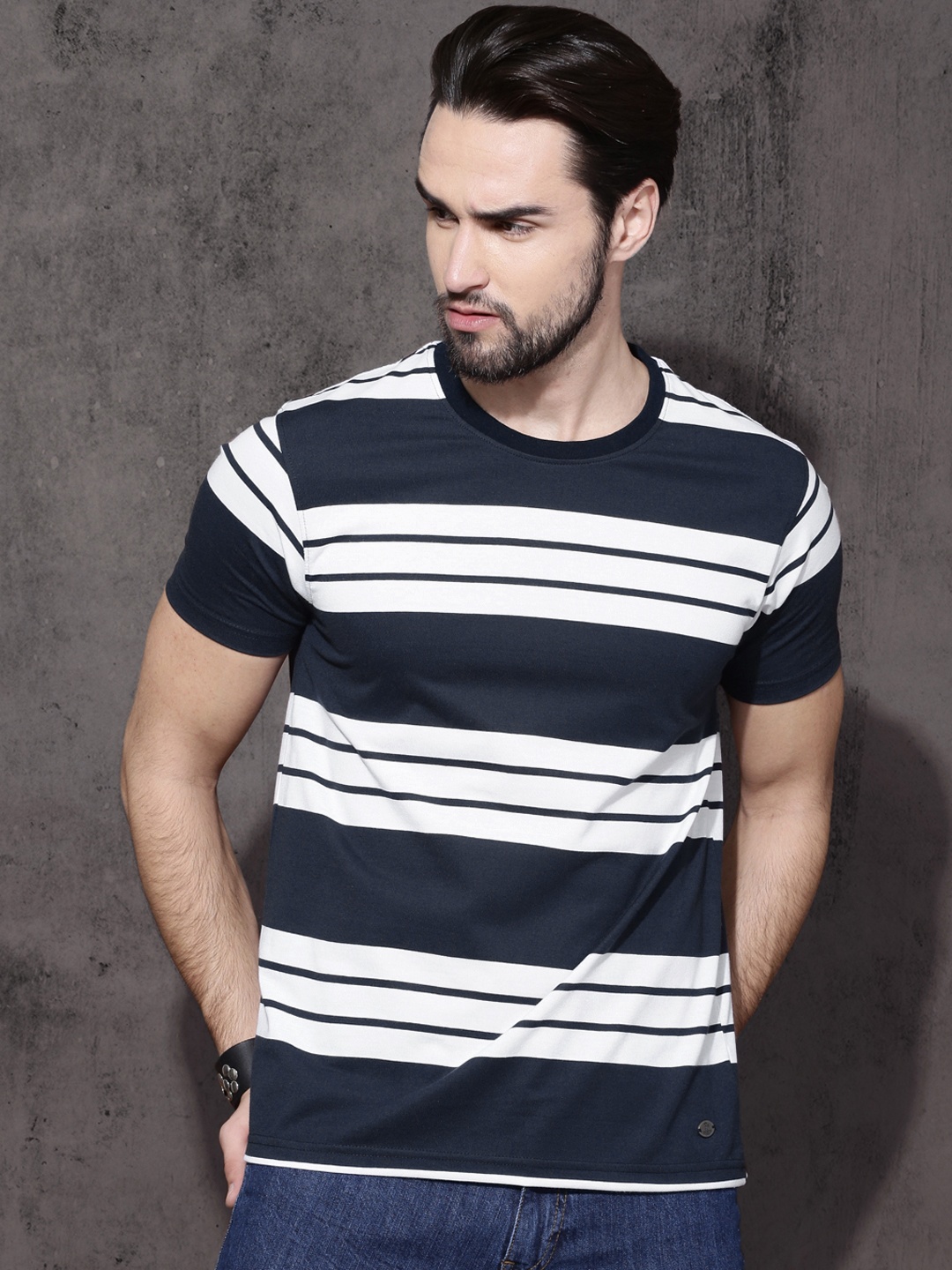 

Roadster Men White & Navy Blue Striped Round Neck T-shirt