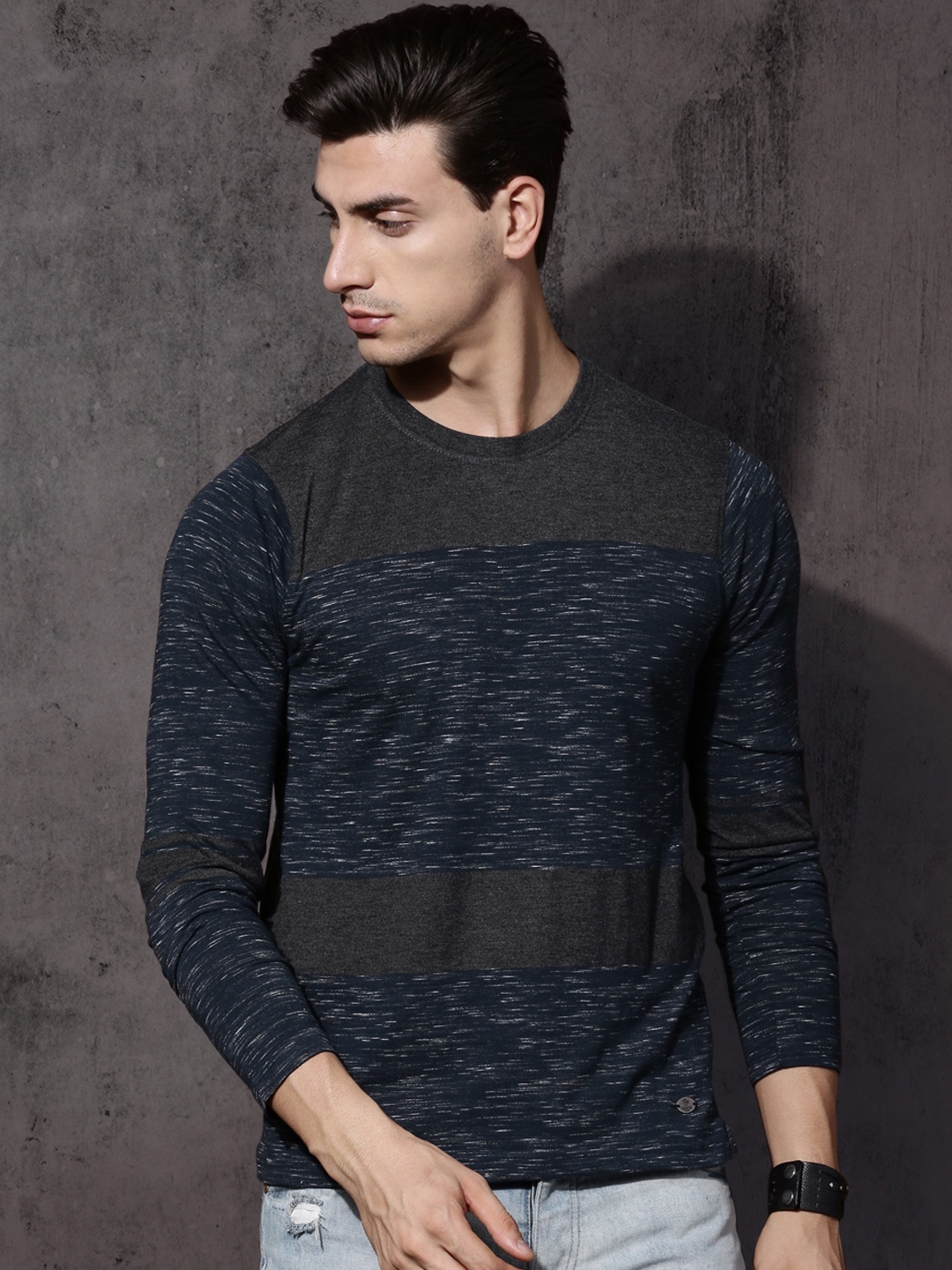 

Roadster Men Navy Blue & Grey Colourblocked Round Neck T-shirt