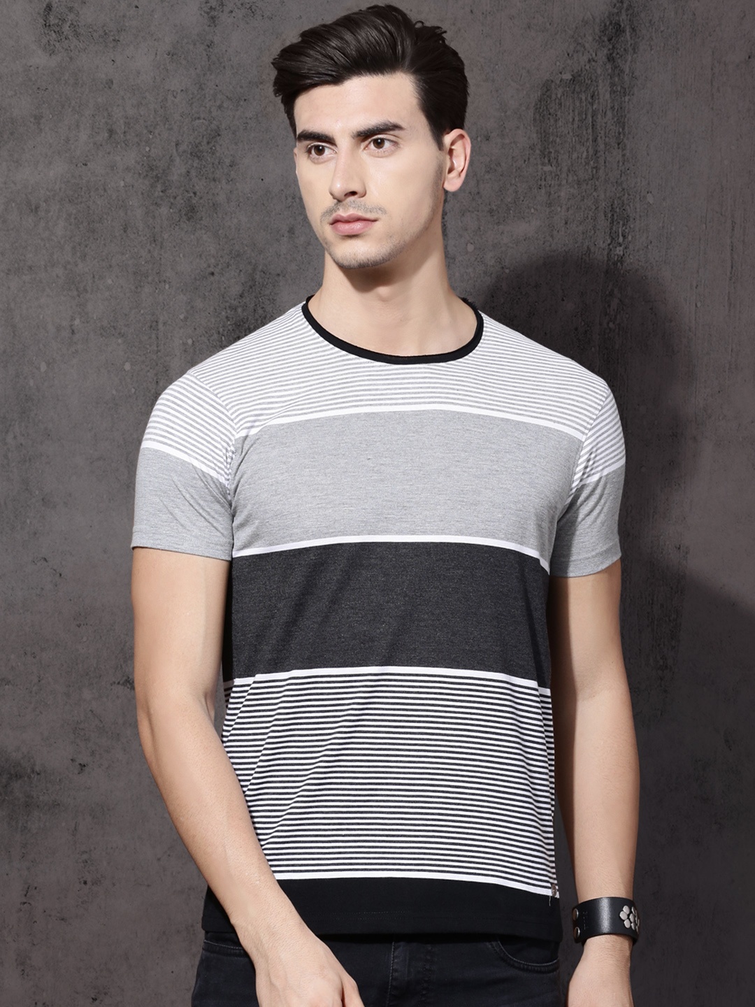 

Roadster Men Grey Striped Round Neck T-shirt