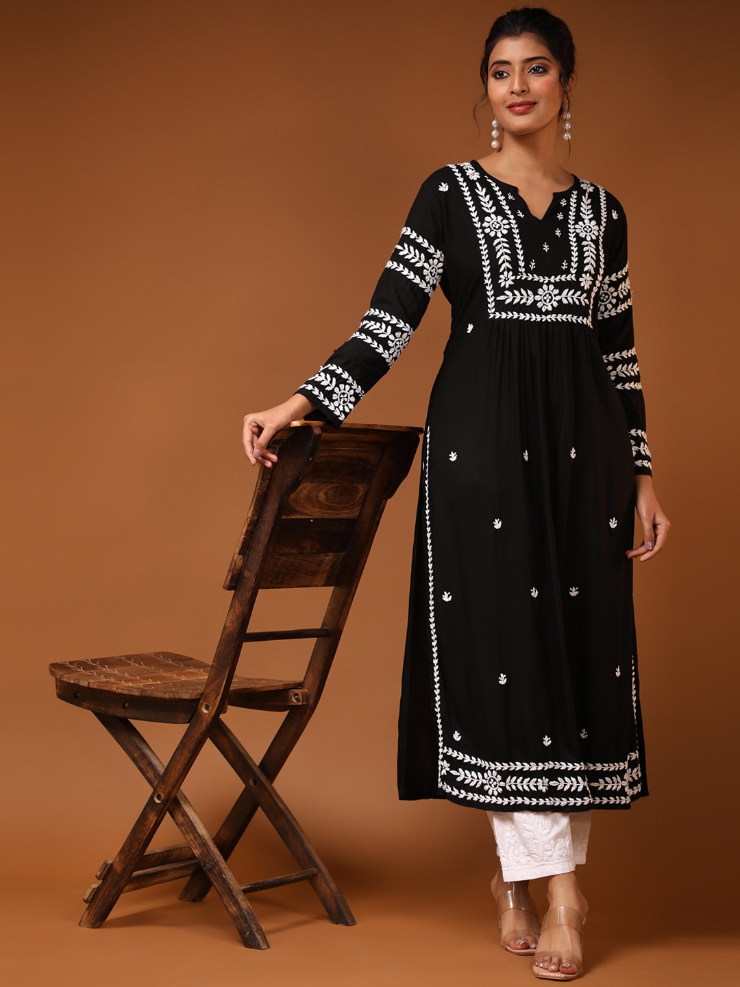 

HOUSE OF KARI Women Black Thread Work Kurta