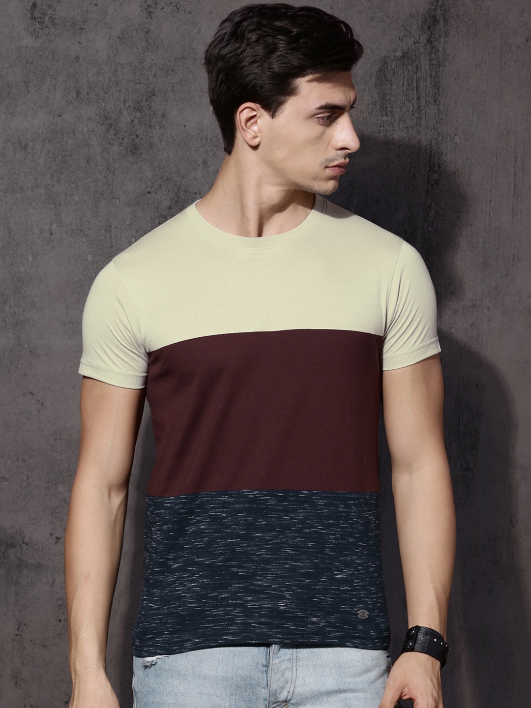 

Roadster Men Maroon & Grey Colourblocked Round Neck T-shirt