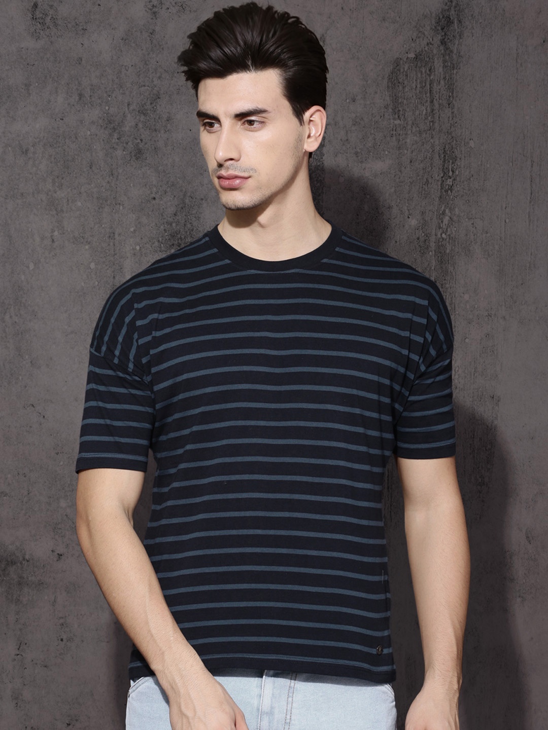 

Roadster Men Blue Striped Round Neck Pure Cotton T-shirt