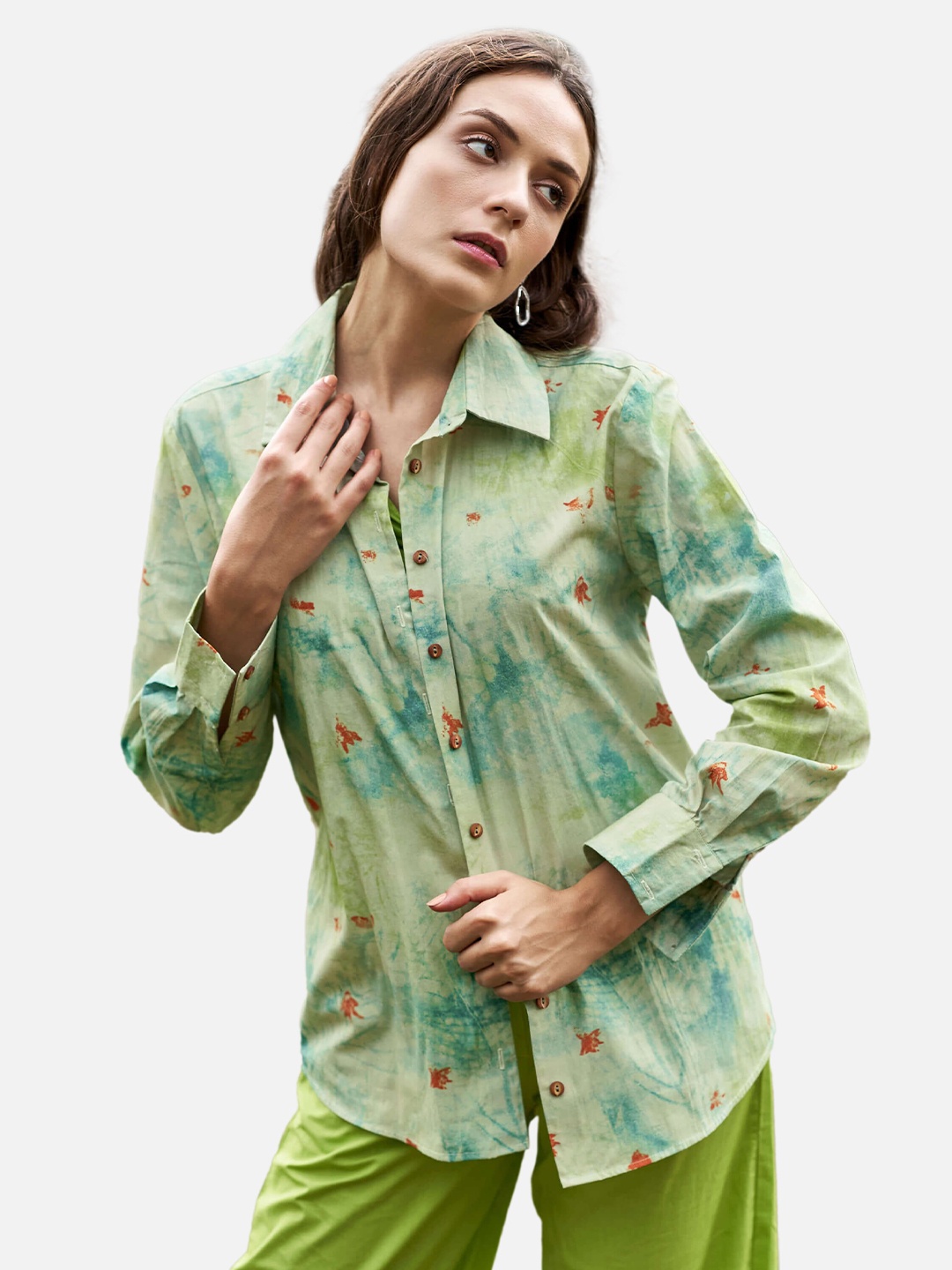 

NEOFAA Women Green Floral Printed Casual Shirt