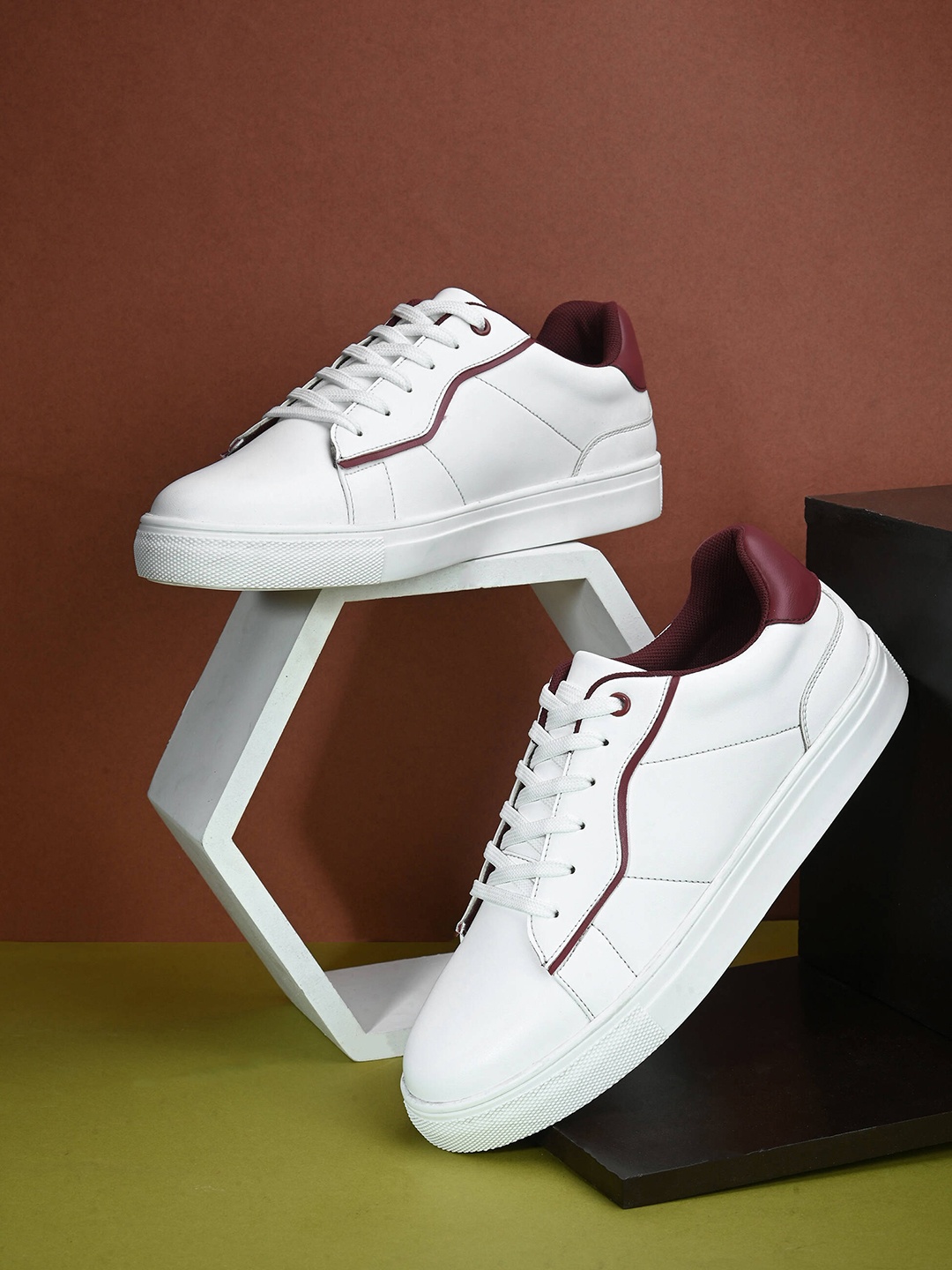 

HRX by Hrithik Roshan Women Colourblocked Sneakers, White