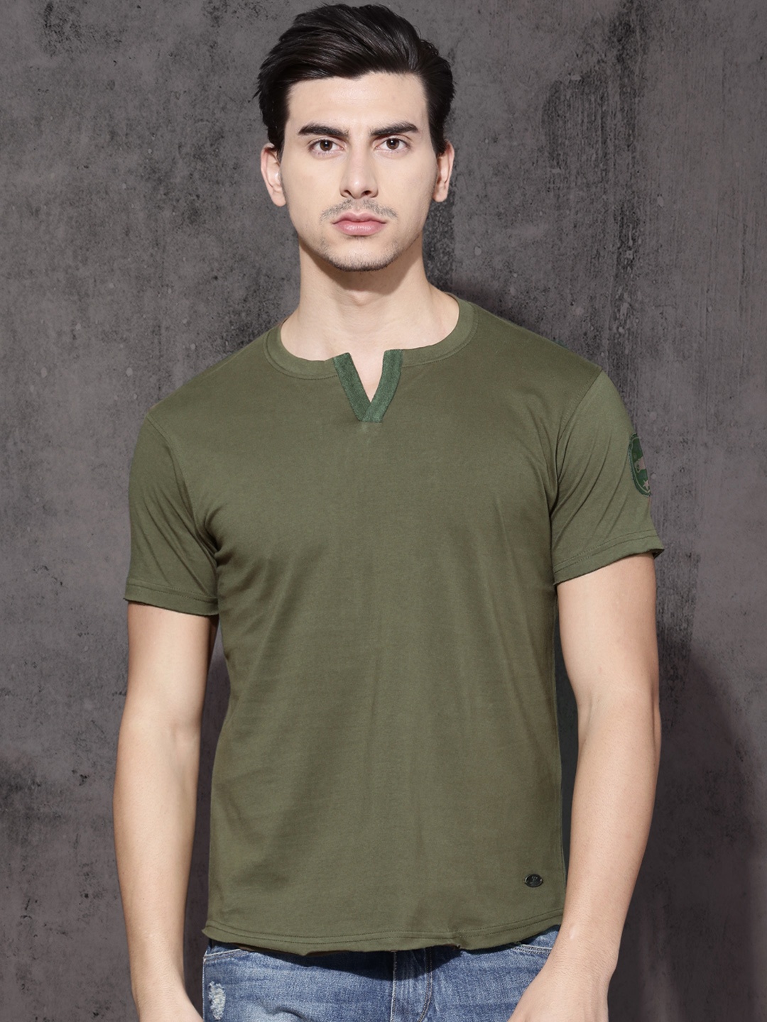 

Roadster Men Olive Green Solid Round Neck Pure Cotton T-shirt