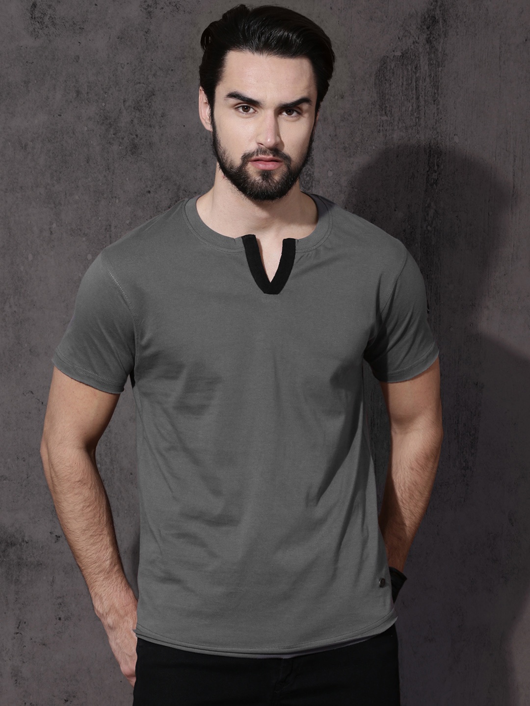 

Roadster Men Grey Solid Round Neck Pure Cotton T-shirt