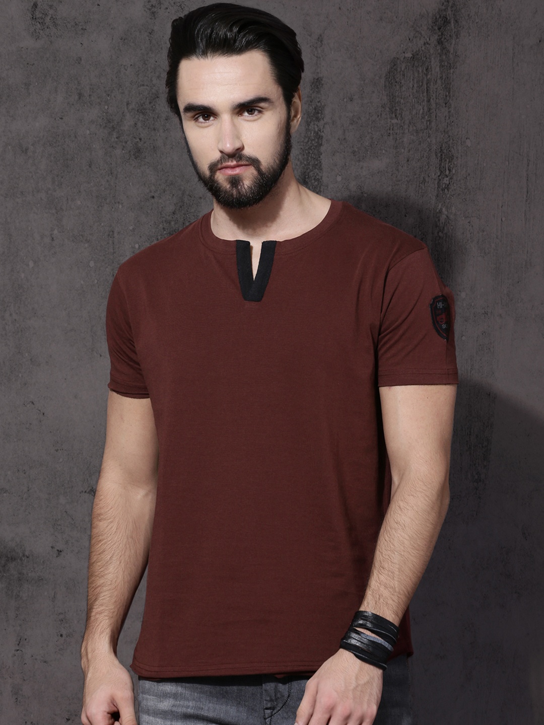 

Roadster Men Maroon Solid Round Neck T-shirt