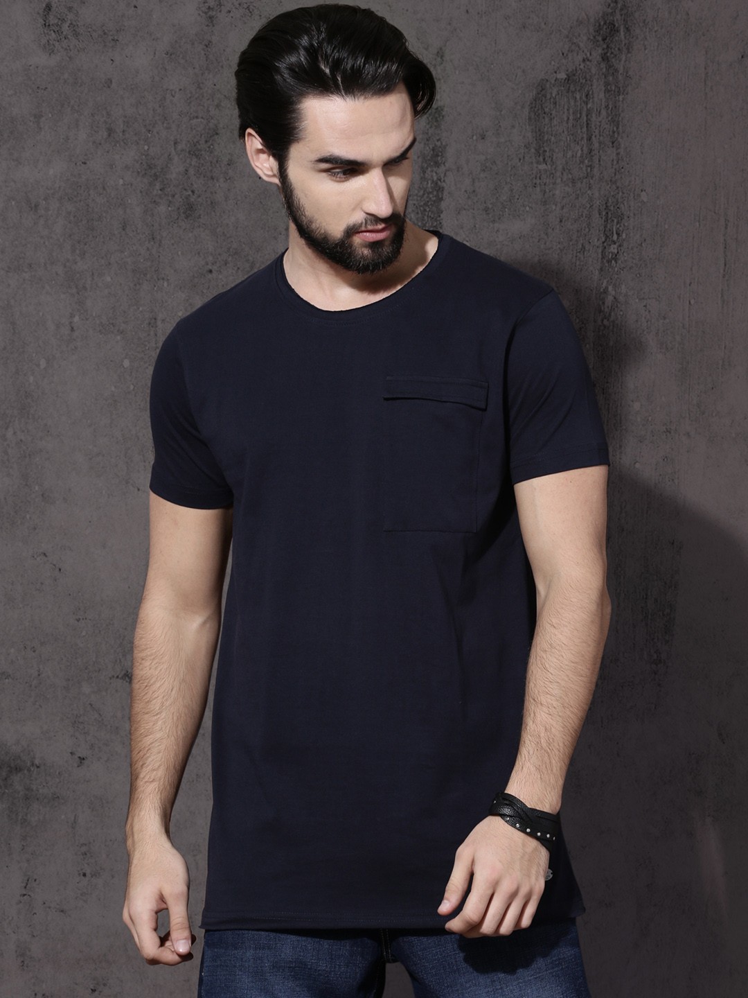 

Roadster Men Navy Blue Solid Round Neck T-shirt
