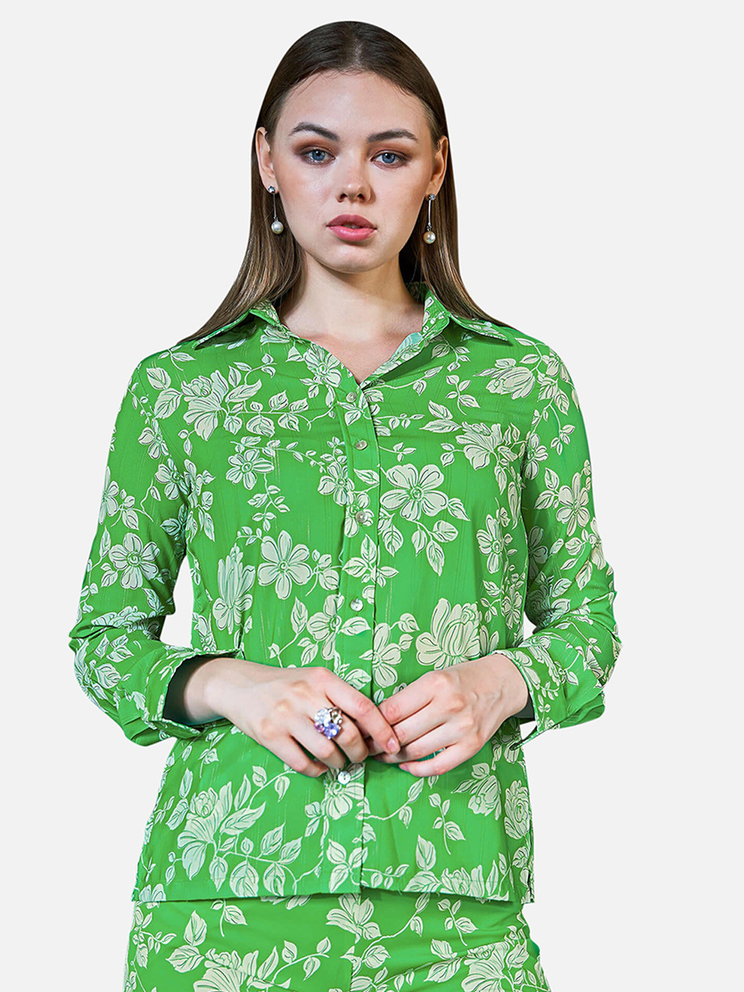

NEOFAA Women Green Floral Printed Casual Shirt