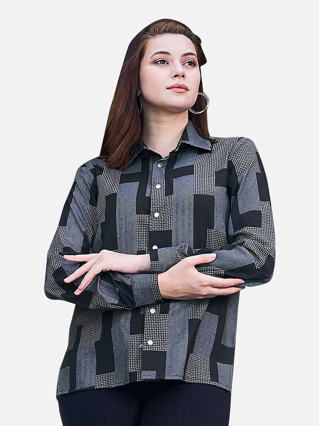 

NEOFAA Women Black Printed Casual Shirt